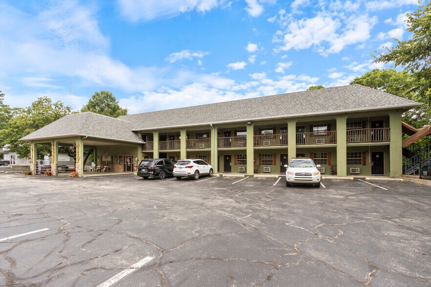 Primary Photo Of 3031 E Van Buren, Eureka Springs Hotel For Sale