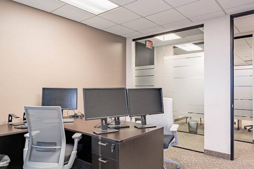 More Photos Of 7310 N 16th St, Phoenix Office For Lease
