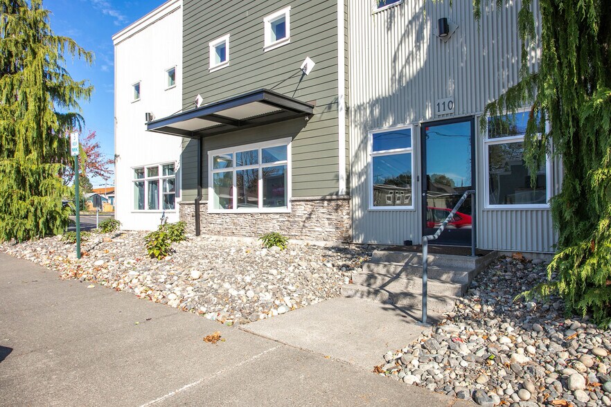More Photos Of 110 3rd St, Lynden Storefront Retail Office For Lease