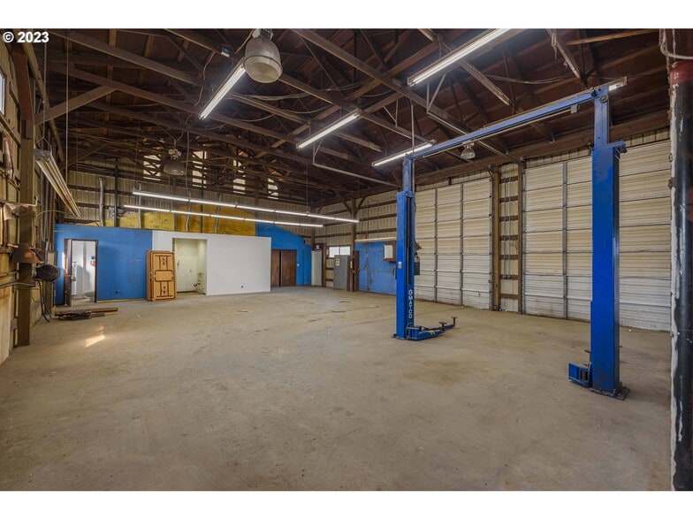 More Photos Of 1515 Newmark Ave, Coos Bay Auto Dealership For Sale