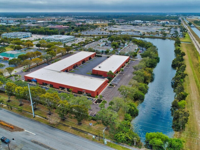More Photos Of 2830 Winkler Ave, Fort Myers Office Residential For Lease