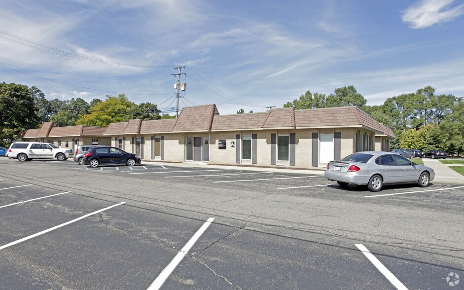More Photos Of 6405 Telegraph Rd, Bloomfield Hills Medical For Lease