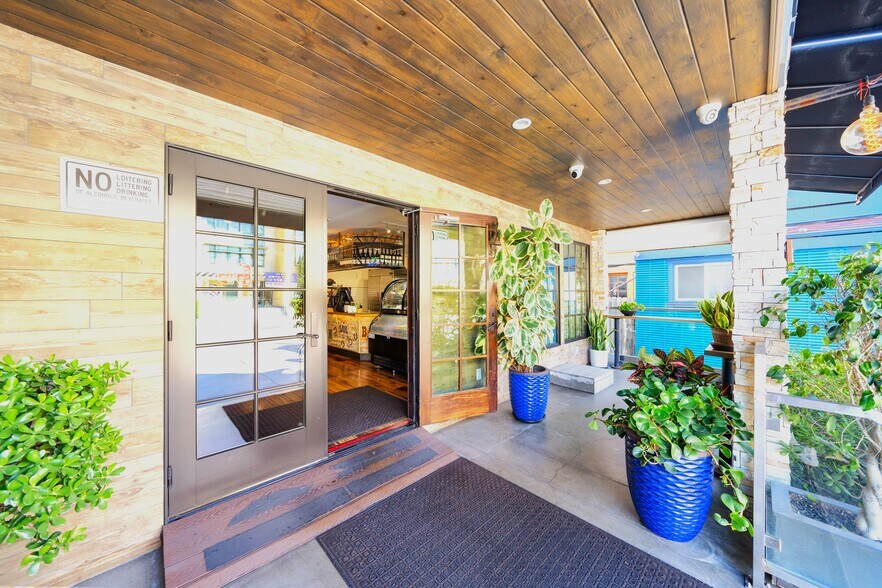 More Photos Of 228 S Oxford Ave, Los Angeles General Retail For Sale