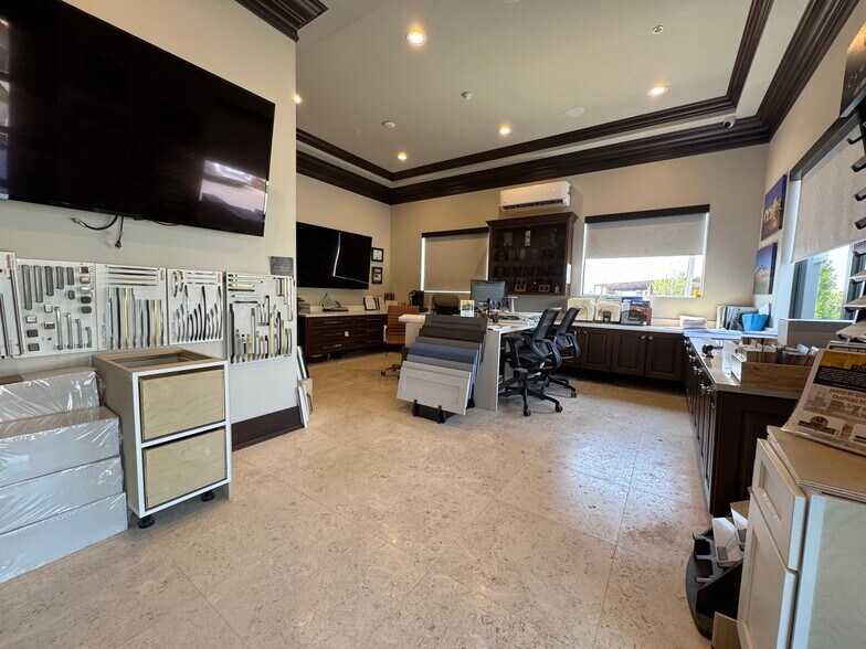 More Photos Of 329 NE 3rd Ave, Cape Coral Showroom For Sale
