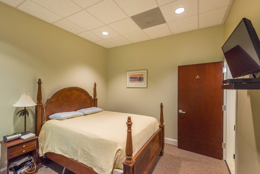 More Photos Of 897 Von Kolnitz Rd, Mount Pleasant Medical For Lease