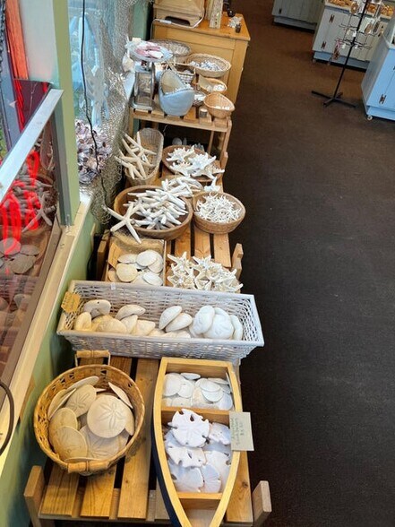 More Photos Of 903 Garibaldi Ave, Garibaldi Freestanding For Sale