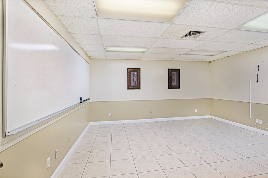 More Photos Of 710 1st Ave SW, Largo Office For Lease