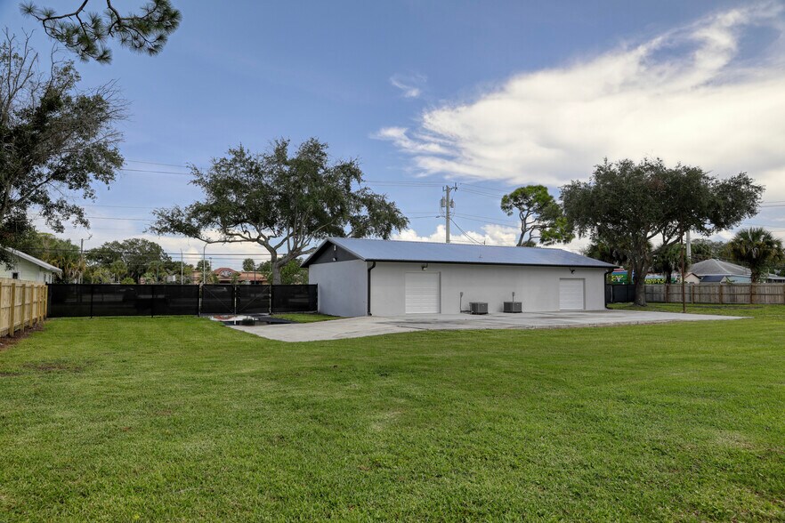 More Photos Of 1228 S Hopkins Ave, Titusville Office For Sale