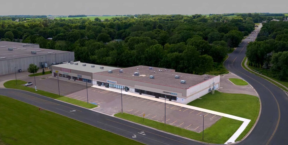 More Photos Of 396 Schilling Dr S, Dundas Storefront For Lease