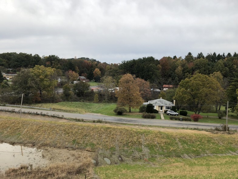 More Photos Of 107 Overbrook Rd, Valencia Land For Lease