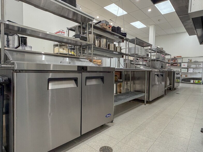 More Photos Of 601 7th Ave, Altoona General Retail For Sale