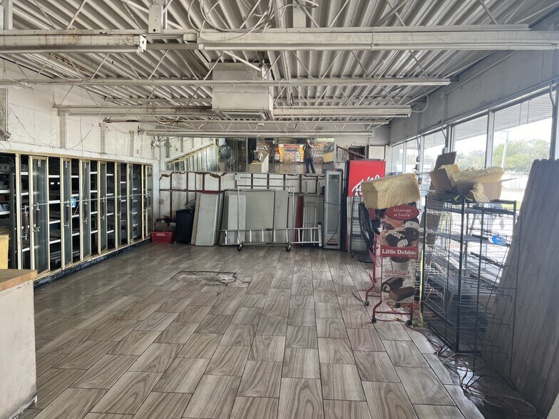 More Photos Of 1027 Mason Ave, Daytona Beach General Retail For Sale