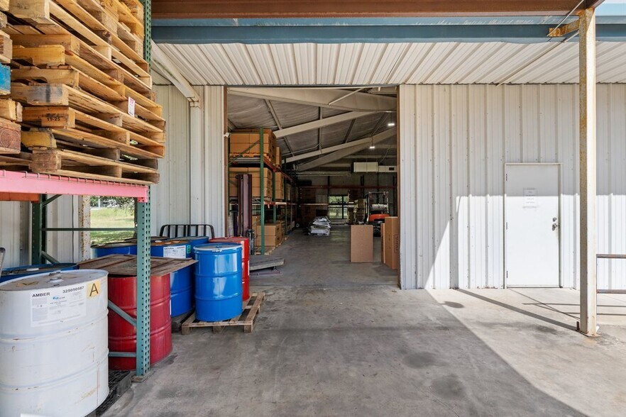 More Photos Of 101 John Kelly St, Burnet Industrial For Sale