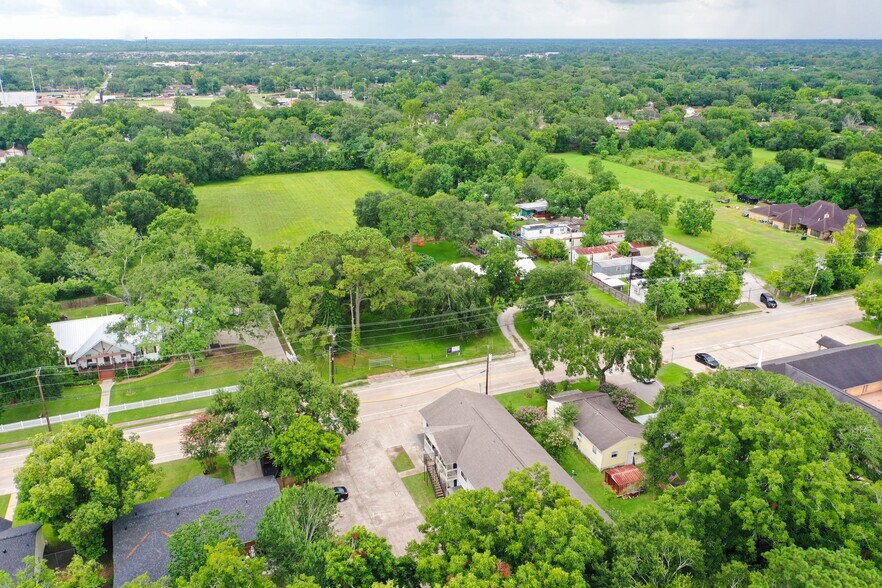 More Photos Of 1312 W Adoue St, Alvin Apartments For Sale