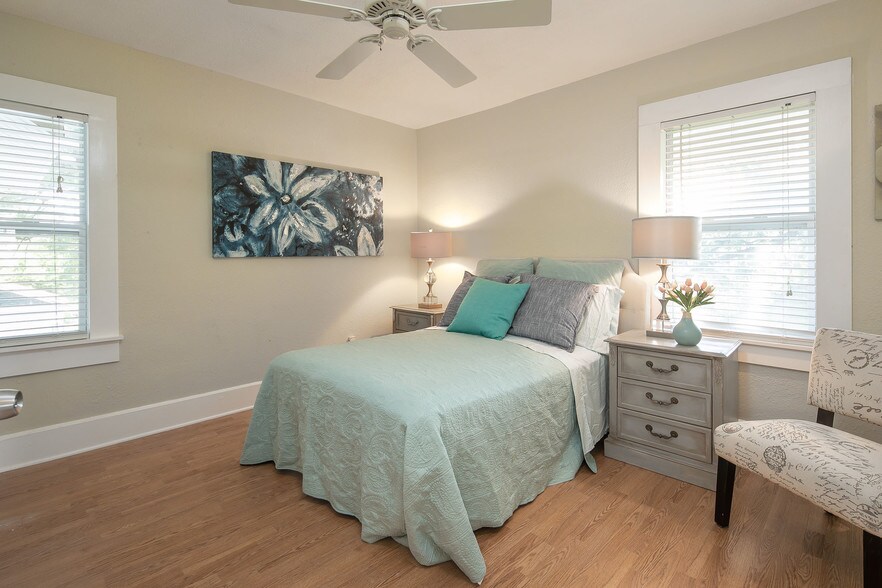 More Photos Of 2515 1st Ave N, Saint Petersburg Office Residential For Sale