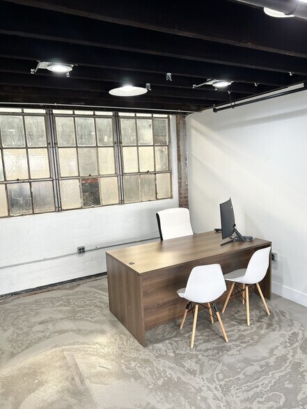 More Photos Of 205 Roberts St, Houston Flex For Lease