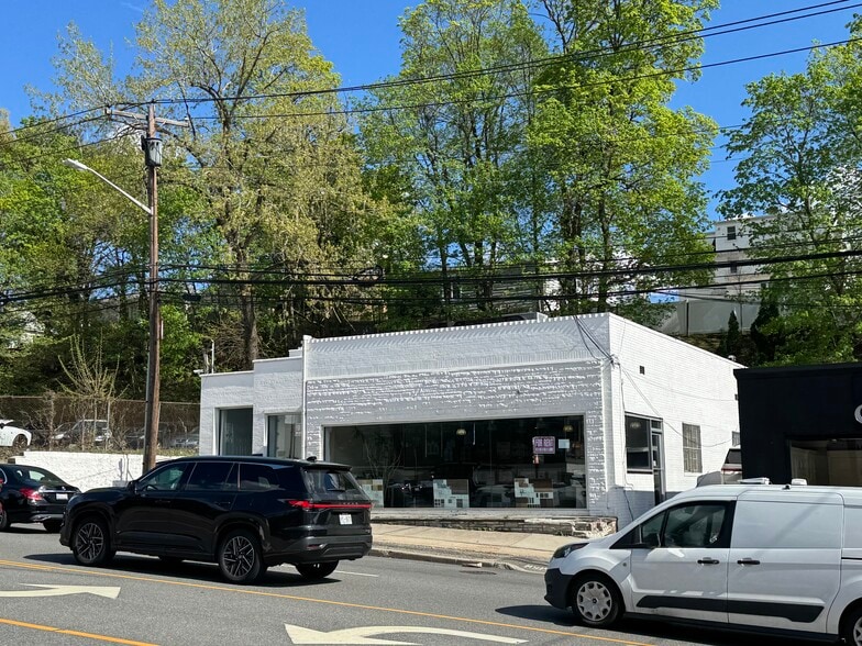 Primary Photo Of 1208-1210 Northern Blvd, Manhasset Storefront Retail Office For Lease