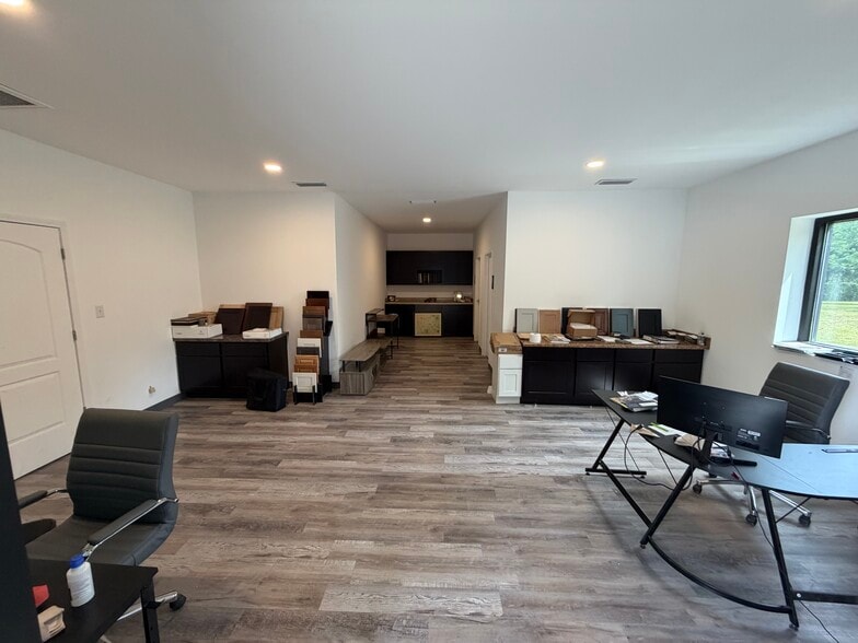 More Photos Of 2785 MacMae Dr, Mobile Warehouse For Lease