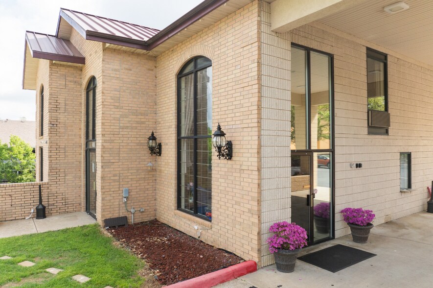 More Photos Of 2490 Green Mountain Dr, Branson Hotel For Sale