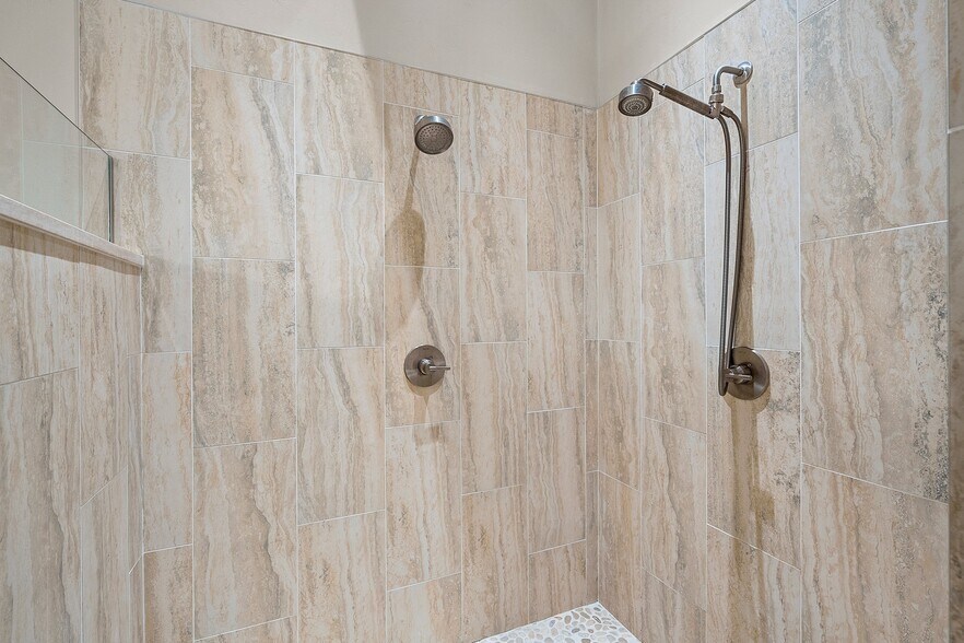 More Photos Of 408 Dousman St, Green Bay Storefront Retail Residential For Sale