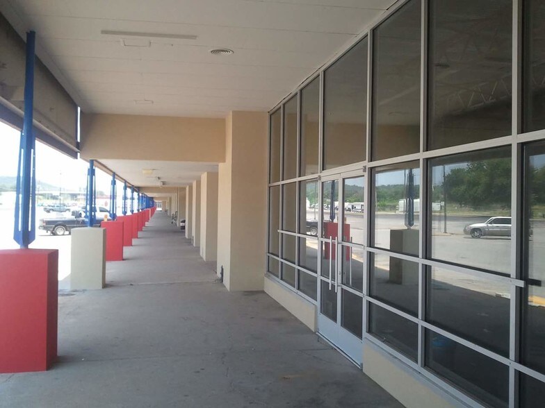 More Photos Of 4227-4289 Southwest Blvd, Tulsa Unknown For Lease