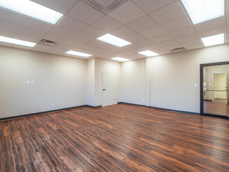 More Photos Of 721 S George Nigh Expy, Mcalester Office For Sale