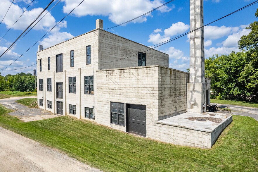 More Photos Of 336 N Spring St, Columbus Light Manufacturing For Sale