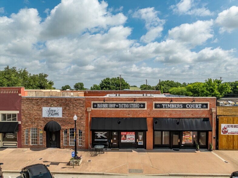 More Photos Of 105 E Franklin St, Hillsboro Storefront For Lease