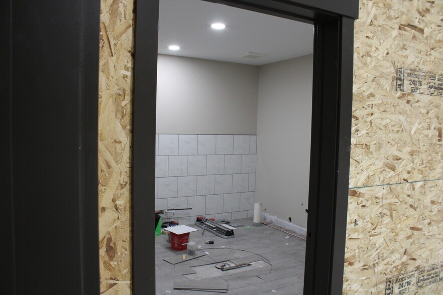 More Photos Of 61 W 465 N, Blackfoot Light Manufacturing For Lease