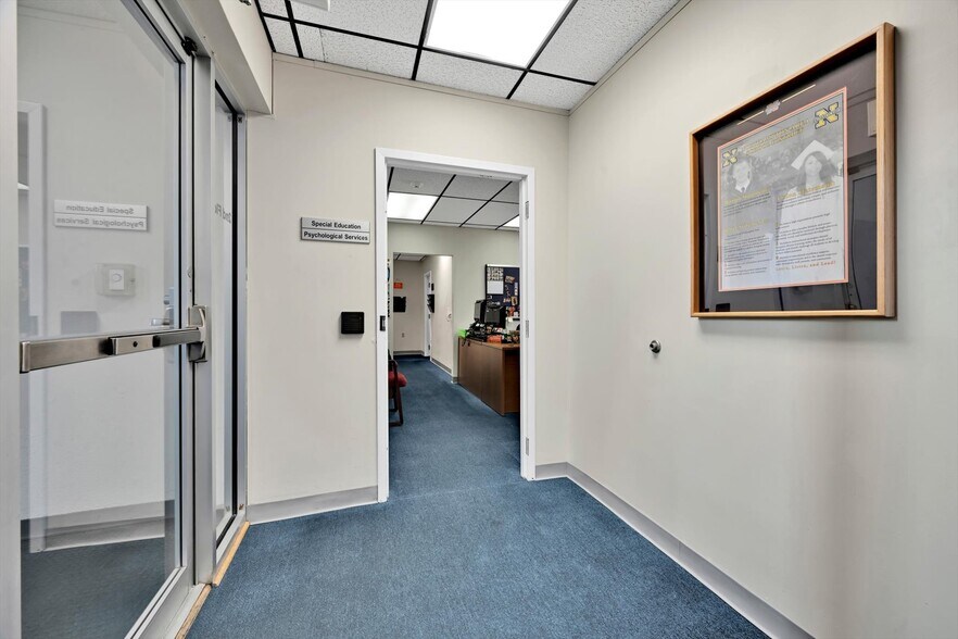 More Photos Of 2014 Laubach Ave, Northampton Office For Sale