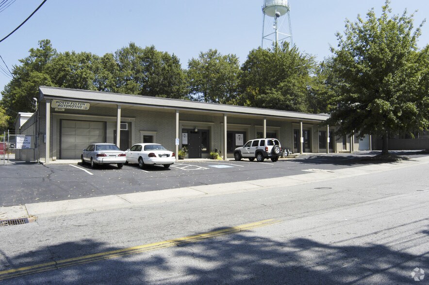 More Photos Of 42 Oak St, Roswell Freestanding For Lease