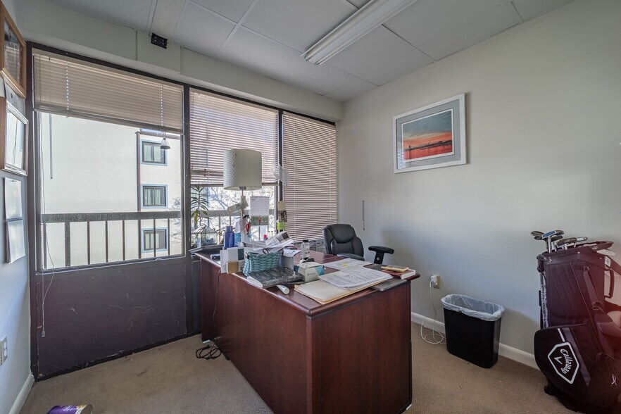 More Photos Of 7904 Coastal Hwy, Ocean City Office For Sale