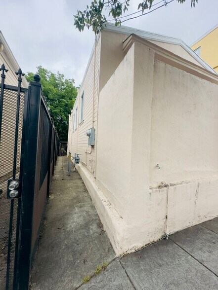 More Photos Of 3316 MacArthur Blvd, Oakland Specialty For Sale