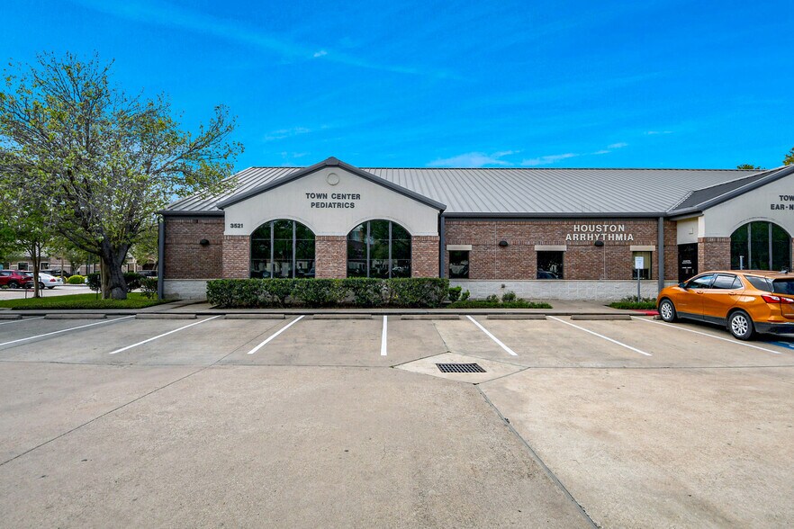 More Photos Of 3521 Town Center Blvd, Sugar Land Medical For Lease