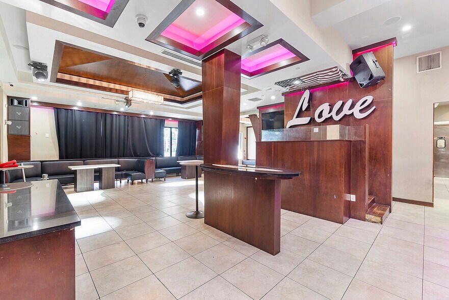 More Photos Of 401 W Atlantic Ave, Delray Beach Storefront Retail Office For Lease