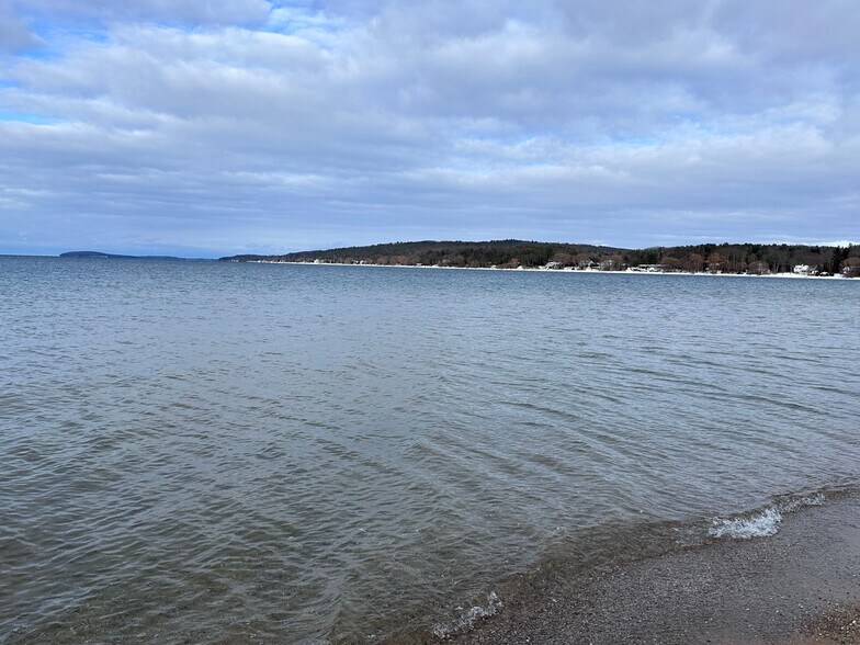 More Photos Of 841 E Front St, Traverse City Hotel For Sale