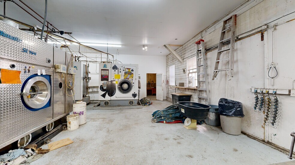 More Photos Of 4707 50 st, Stettler Service For Sale