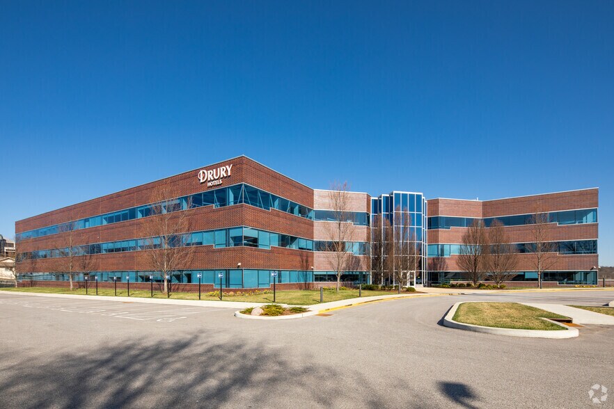 More Photos Of 13075 Manchester Rd, Des Peres Office For Lease