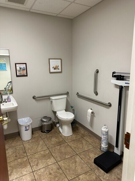 More Photos Of 10965 Winds Crossing Dr, Charlotte Medical For Sale