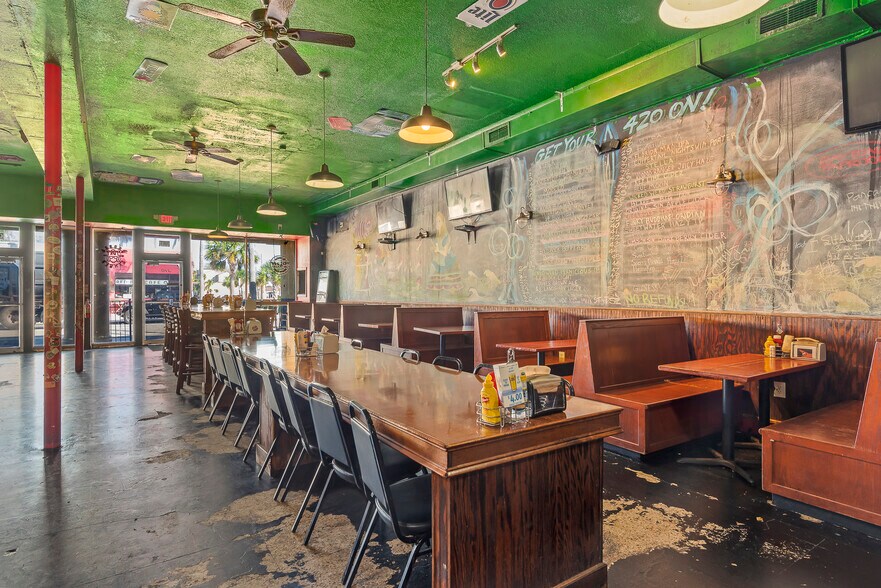 More Photos Of 310 Seabreeze Blvd, Daytona Beach Storefront For Sale