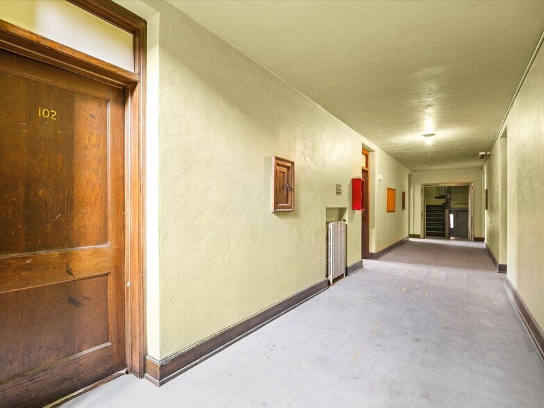 More Photos Of 204 S 6th St, Rockford Apartments For Sale