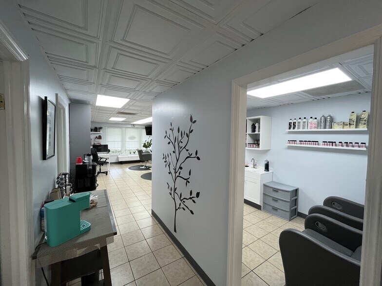 More Photos Of 60 Stirling Rd, Watchung Storefront Retail Office For Lease