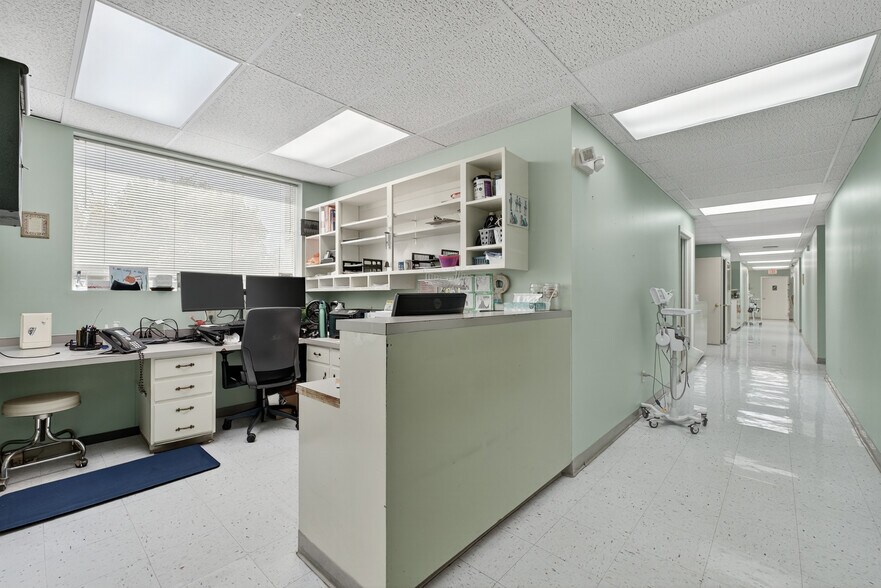 More Photos Of 207 Elk Ave S, Fayetteville Office For Sale