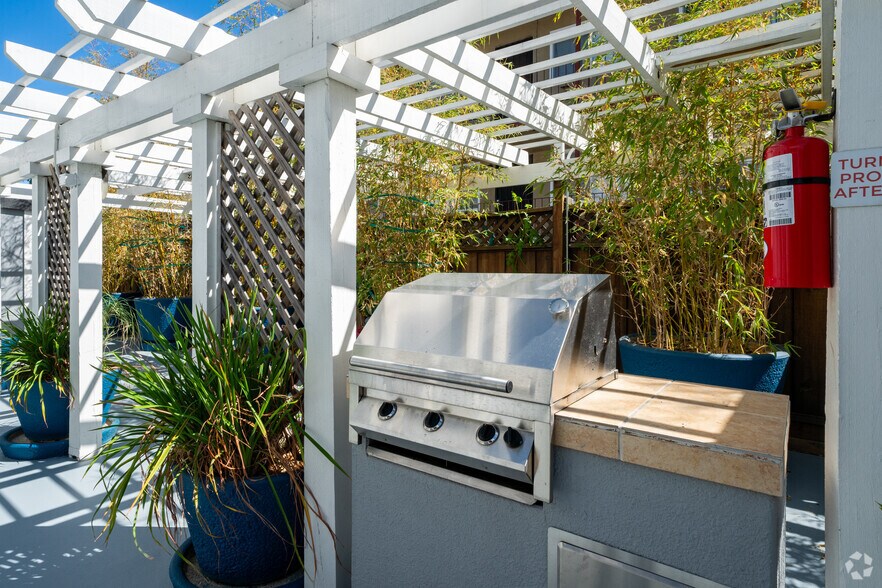 More Photos Of 23914 2nd St, Hayward Apartments For Sale