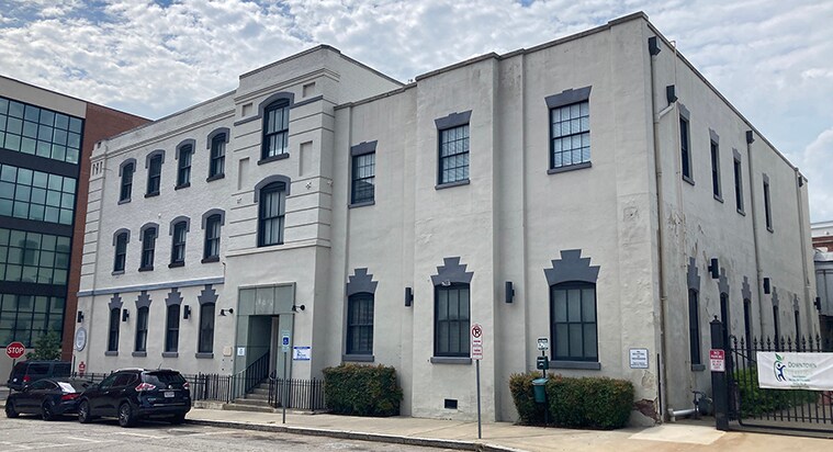 Primary Photo Of 325 Brown St, Petersburg Apartments For Lease