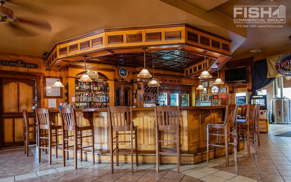 More Photos Of 204 Valley St, Williamsport Bar For Sale