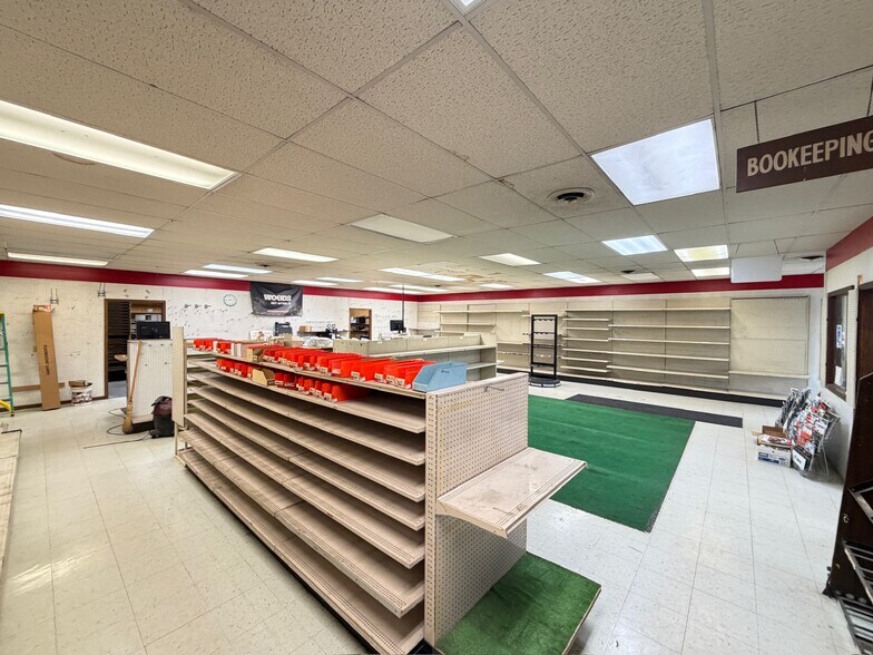 More Photos Of 4414 State Road 92, Brooklyn Industrial For Lease