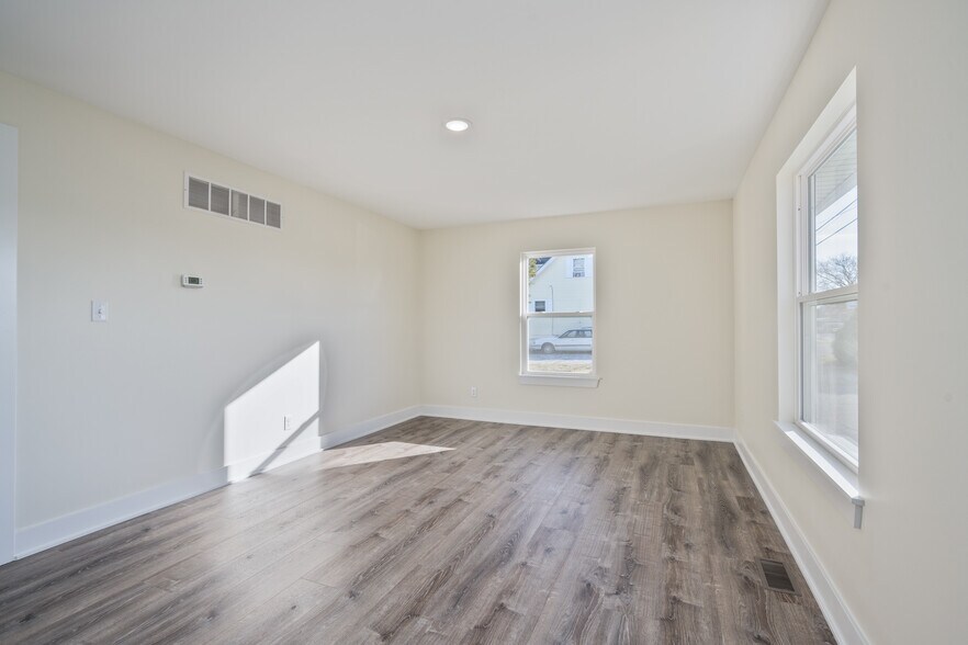 More Photos Of 1210 Market St, Charlestown Storefront For Sale