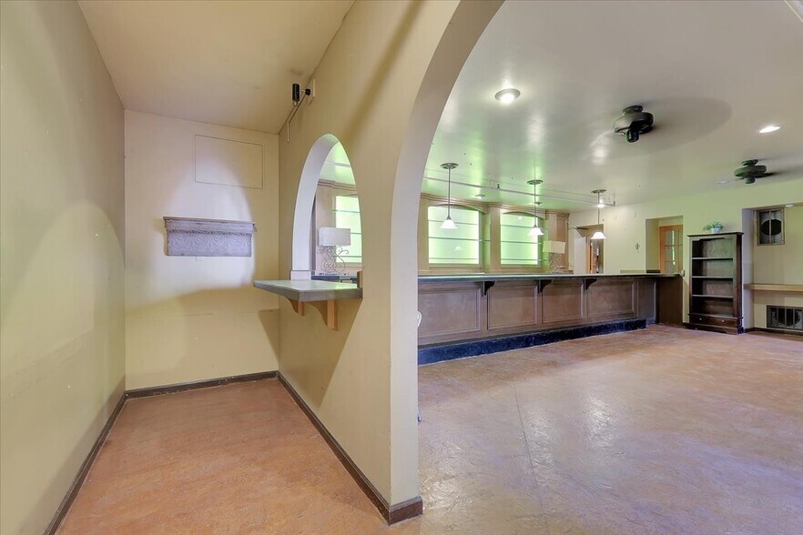 More Photos Of 900-906 2nd St, Sacramento Storefront For Lease