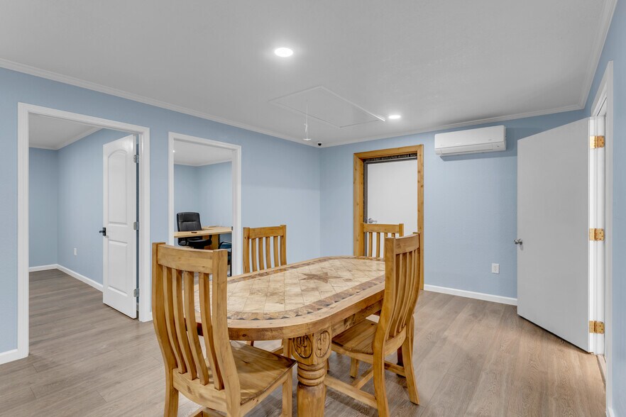 More Photos Of 201 W 9th St, Burnet Warehouse For Sale